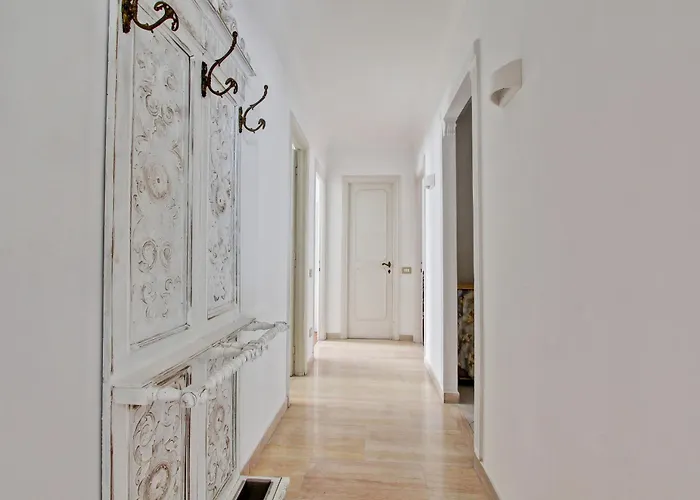 Elle House